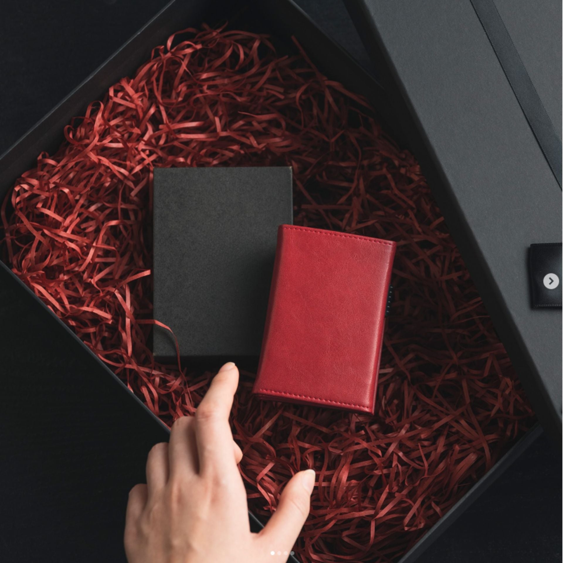 Crimson Red - Billetera Premium